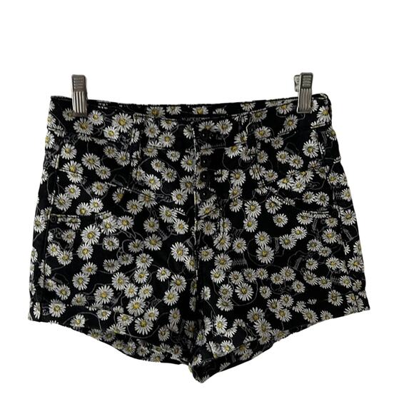 BlackHeart Hot Topic Shorts Juniors Sz 3 Black Daisy Skull High Rise Cuffs - Picture 1 of 10